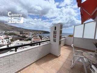 Apartamento en Los Cristianos. Apartamento de 3 habitaciones con vistas panorámicas al mar  los