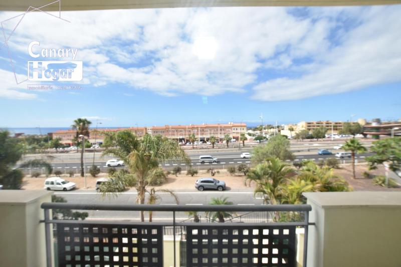 Foto 33b271fe-a08f-48e4-a7a0-3b6bbec8a4a8. Casa a schiera con parcheggio piscina in Playa Fañabé Alto Adeje