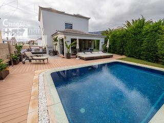 Chalet  Calle beirut. En venta lujosa villa en madroñal de fañabe costa adeje