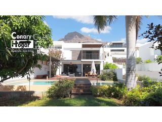 Maison  Avenida kurt konrad mayer. Villa moderna en venta en el madroñal de fañabe, adeje .