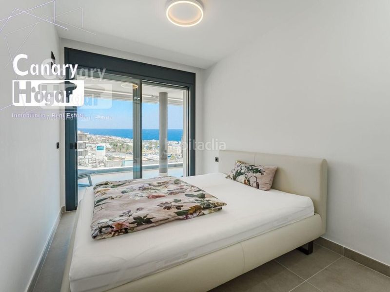 Foto b21c1d8d-6995-4d60-80df-6168a011c48f. Àtic amb calefacció aparcament piscina a Playa Fañabé Alto Adeje