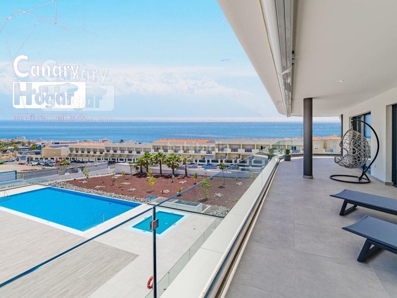 Foto e1eb85f0-f3b6-409d-9879-3fc46f0a7e85. Àtic amb calefacció aparcament piscina a Playa Fañabé Alto Adeje