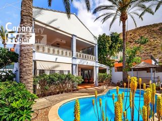 Casa a Los Cristianos. Exclusiva villa independiente con vistas al mar en los cristiano