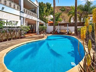 Casa a Los Cristianos. Exclusiva villa independiente con vistas al mar en los cristiano