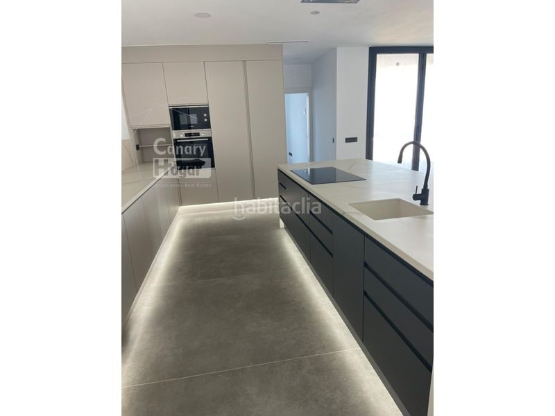 Foto c19aadd3-a347-46b3-b649-5a93dc5f4d0b. Casa amb aparcament piscina a Torviscas Centro y Alto Adeje
