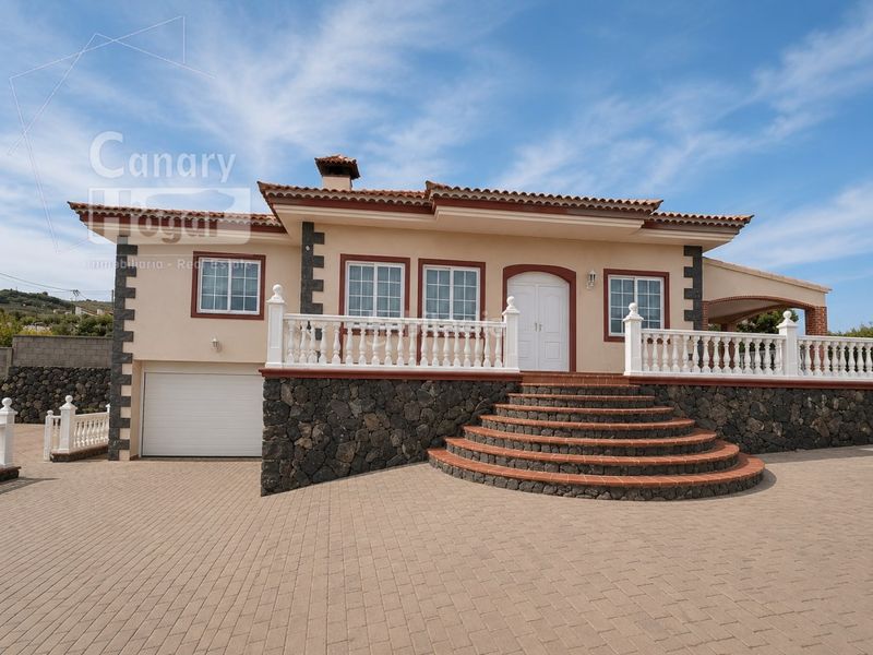 Foto f6165269-7d51-4949-adbd-29613a87851d. Masia amb aparcament piscina a La Quinta - Taucho Adeje