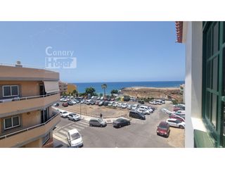 Apartamento en Los Abrigos. Apartamento en primera l�nea de mar en los abrigos con garaje y