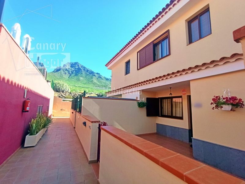 Foto 6905f790-50ea-45af-81a6-06d68bd1e16d. Casa adossada amb aparcament a Playa Fañabé Alto Adeje