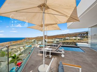 Maison  Calle nivaria. Exclusiva villa de lujo de esquina con piscina privada en rocabe
