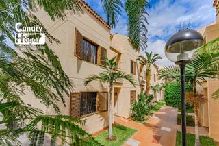 Xalet a Avenida playa de las americas 8. Villa de esquina en venta en el complejo compostela beach en pla