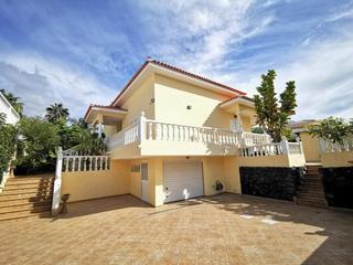 Chalet en La Caleta. Villa en la caleta golf