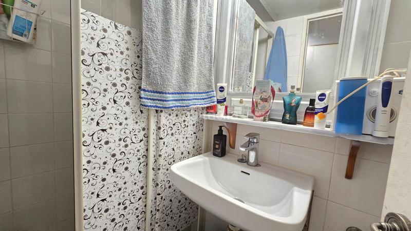 Foto b857fe9a-56c7-4eea-a63b-17b55cf402af. Estudio local acondicionado a vivienda en el centro en Torremolinos