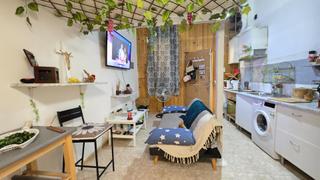 Estudi  Calle hoyo. Local acondicionado a vivienda en el centro de torremolinos