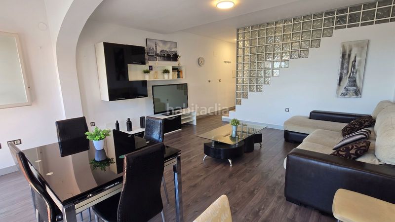 Foto 1f8a3d56-76ac-4bb5-9140-e60f2804bd4d. Duplex con riscaldamento parcheggio piscina in Montemar Torremolinos