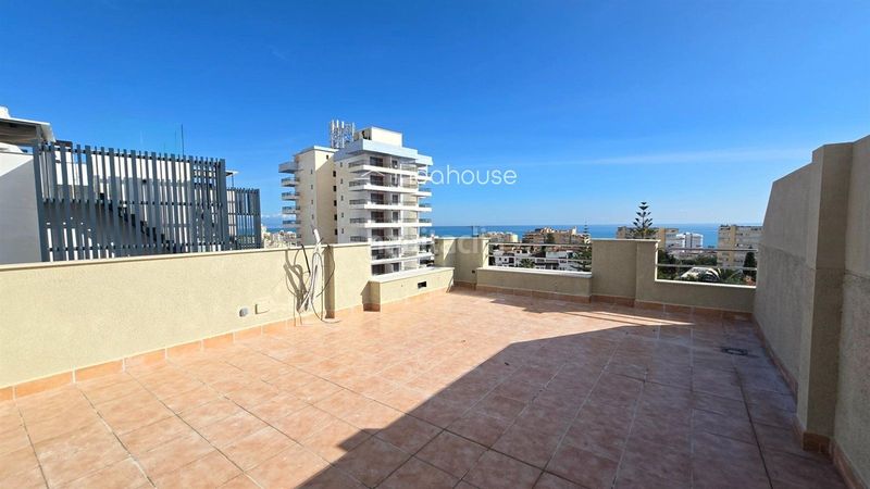 Foto 12ea2398-de64-4e09-9008-81a0d10b8140. Dúplex amb aparcament piscina a Montemar Torremolinos