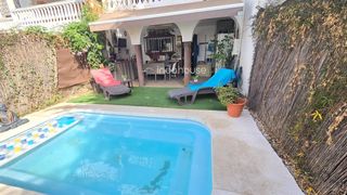 Casa adossada  Esteban martin. Casa con piscina privada, terrazas y vistas al mar en monte alto