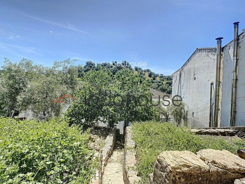Foto 954c2f3d-7835-475c-873e-6d23c8deba2c. Casa adossada amb aparcament a Setenil de las Bodegas