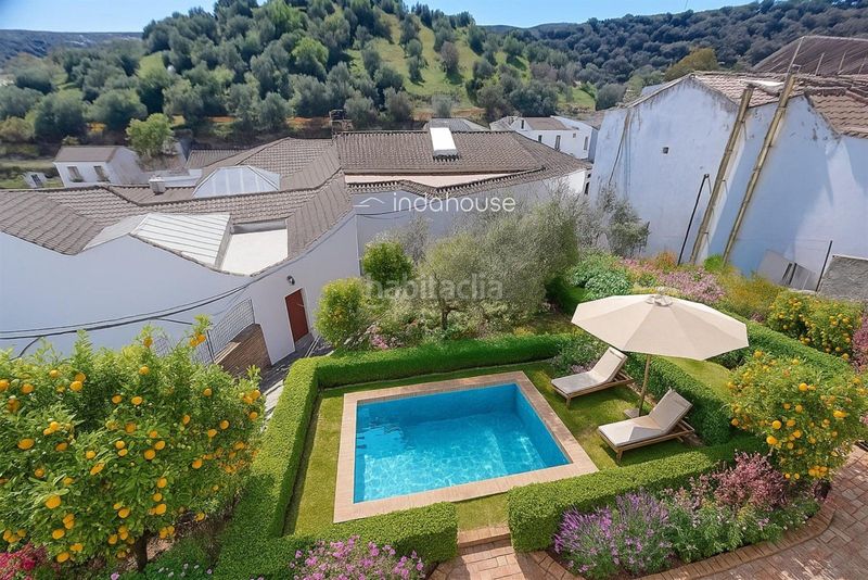 Foto cd9e88e9-d7ef-4e2b-9adc-8af8921d8ce9. Casa adossada amb aparcament a Setenil de las Bodegas