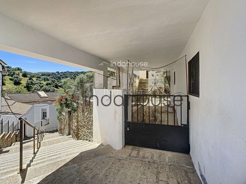 Foto ce637e5a-20df-4537-8cad-1bd8634cd03a. Casa adossada amb aparcament a Setenil de las Bodegas