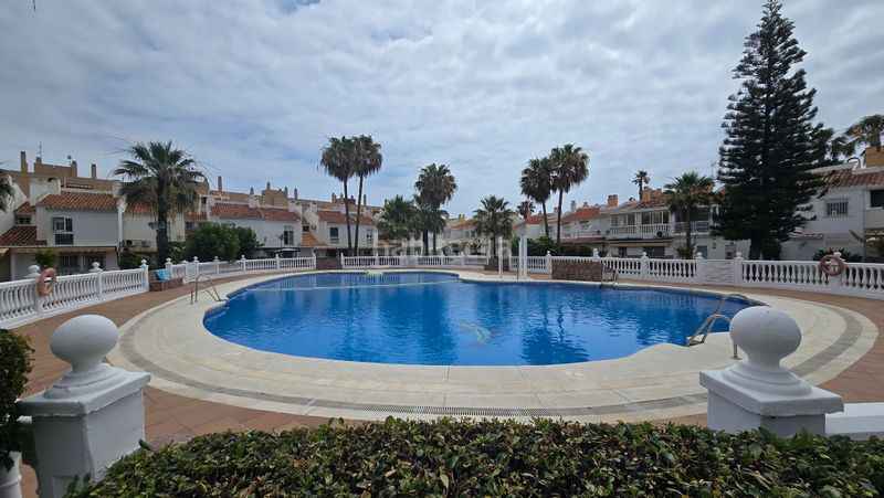Foto 1a49052e-f4d5-4ca9-84f8-0bebac2b55d6. Casa adossada amb calefacció aparcament piscina a Málaga