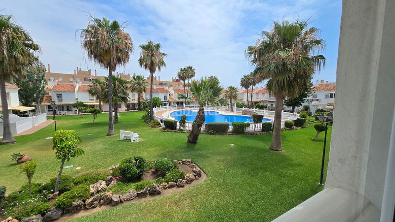Foto 3709ed09-3d3f-4eb7-a397-618abe376356. Casa adossada amb calefacció aparcament piscina a Málaga