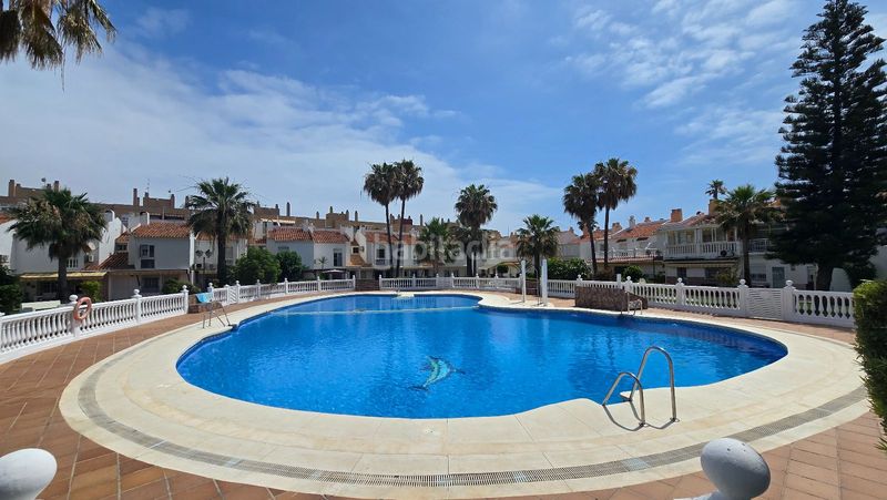Foto e0c49de3-a5f7-4498-b27f-eb72e6e19e73. Casa adossada amb calefacció aparcament piscina a Málaga