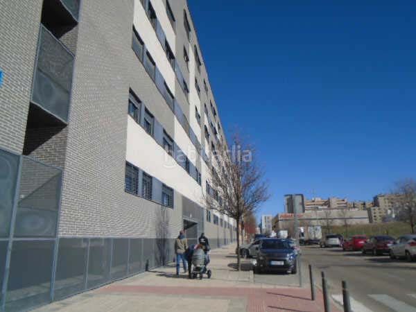 Foto c56a8300-bc7d-48a7-b4c7-083ddc861806. Aparcament de moto a calle de perseo 53 a Sur - PAU 4 Móstoles