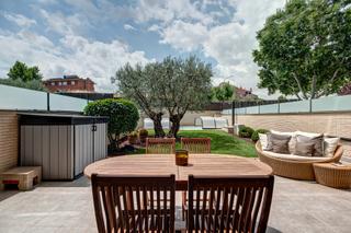 Pis a Ponent - Set Camins. Exclusiva planta baixa amb jardí i piscina climatitzada al barri
