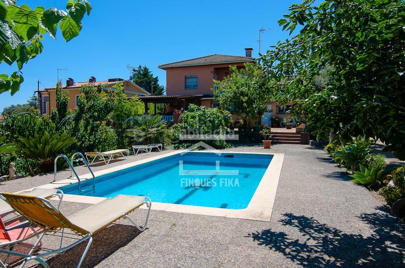 Foto 016d52b2-f611-4b04-a0d7-a5cbdaf73ed2. Chalet con camino riscaldamento parcheggio piscina in Mataró