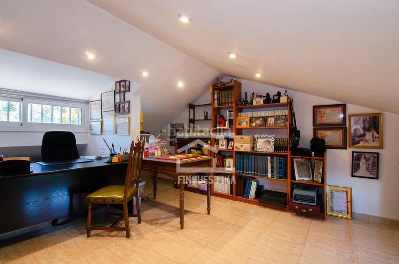 Foto 16ee82ac-ec96-4ae6-910a-888acd7d832a. Chalet con camino riscaldamento parcheggio piscina in Mataró