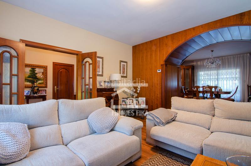 Foto 23dea97c-9131-4ef3-997a-8b0763fe71d9. Chalet con camino riscaldamento parcheggio piscina in Mataró