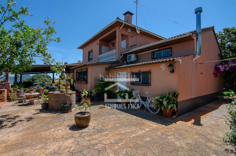 Foto 24dd5037-3498-4e42-9aee-89f678e623f8. Chalet con camino riscaldamento parcheggio piscina in Mataró