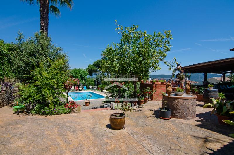 Foto 42543e77-f7fb-4828-83aa-e04b4412e311. Chalet con camino riscaldamento parcheggio piscina in Mataró