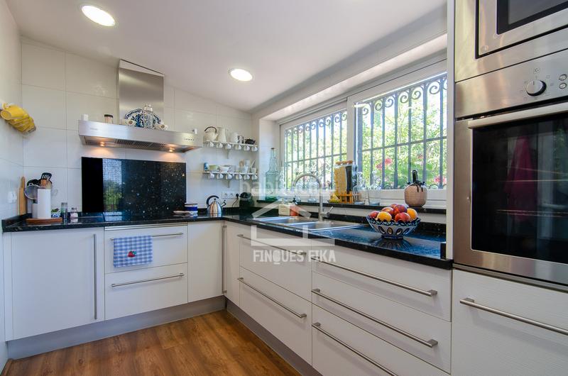 Foto 61dd732c-e404-4775-aafc-a204cf140931. Chalet con camino riscaldamento parcheggio piscina in Mataró