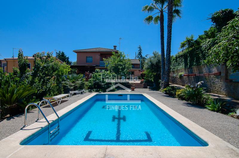 Foto 91878e3f-f41c-4f5d-92ab-7aae59d69def. Chalet con camino riscaldamento parcheggio piscina in Mataró
