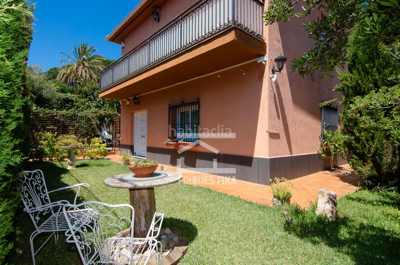 Foto aab12cff-1dac-4f40-89f3-c49cdee1834d. Chalet con camino riscaldamento parcheggio piscina in Mataró