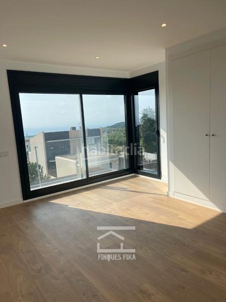 Foto 3e0dcf3c-c09b-410b-a1bf-05caff34d335. Casa aparellada amb calefacció aparcament a Urbanitzacions Mataró