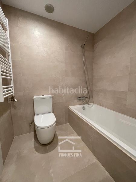 Foto 4292c464-f8f3-4d7d-b425-44bd30694941. Casa aparellada amb calefacció aparcament a Urbanitzacions Mataró