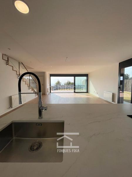 Foto cbd760fc-f5ba-4b5e-8dc4-c2221a1adea3. Casa aparellada amb calefacció aparcament a Urbanitzacions Mataró