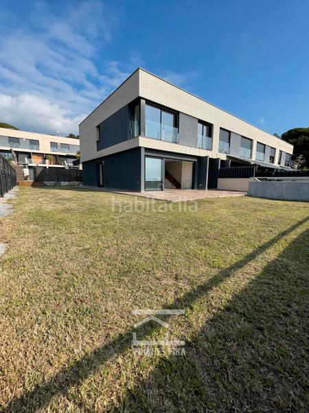 Foto dde6f795-7815-4cb4-832a-948d1a0f4eb9. Casa aparellada amb calefacció aparcament a Urbanitzacions Mataró