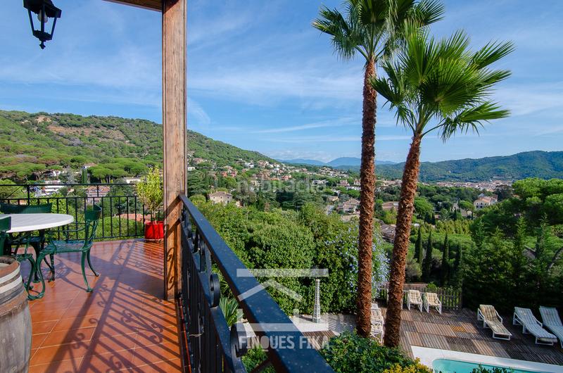 Foto 355338f9-5ddd-4967-8a6a-c64fb4358219. Chalet avec cheminée chauffage parking piscine dans Argentona