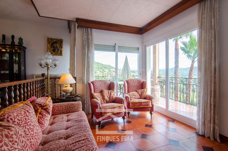 Foto 5df02438-7a54-45c7-a7e8-7dd1c22742cd. Chalet avec cheminée chauffage parking piscine dans Argentona