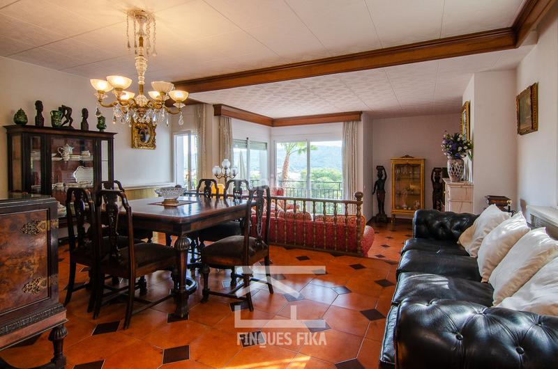 Foto 97f09ae6-eaa4-43ef-ac64-e5e17bad01a7. Chalet avec cheminée chauffage parking piscine dans Argentona