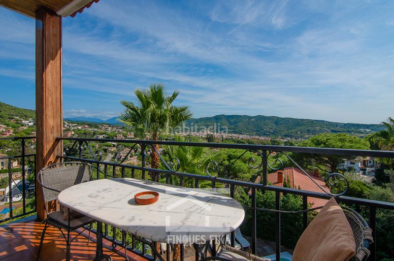 Foto db2036da-a6b8-4ac9-aa31-2e98332ce264. Chalet avec cheminée chauffage parking piscine dans Argentona