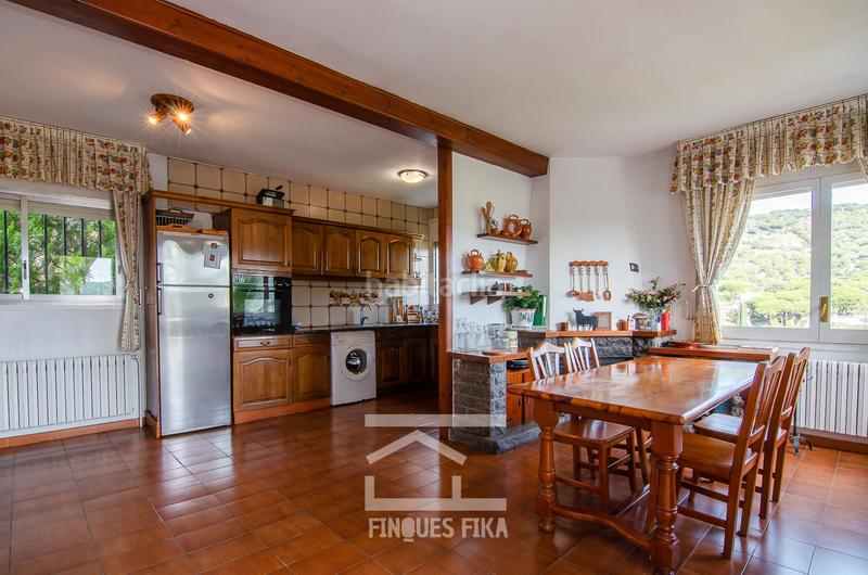 Foto e3d99dfa-a24c-4548-9289-8b9ba3222ec1. Chalet avec cheminée chauffage parking piscine dans Argentona