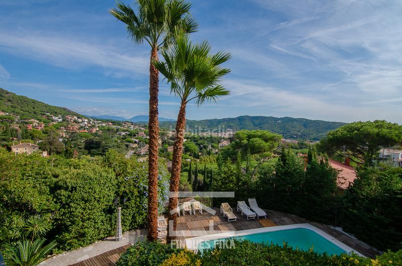 Foto fde407a7-77af-4b1f-8482-1bc73a7c4e83. Chalet avec cheminée chauffage parking piscine dans Argentona