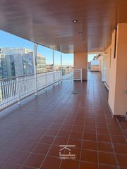 Location Attique à Via augusta 250. Atico de 280m2 con gran terraza perimetral y vistas a la gran ci