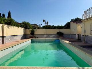 Xalet  Urbanizacion ue-39 (ur.el arenal). Casa independiente en planta baja en alhendín con piscina, porch