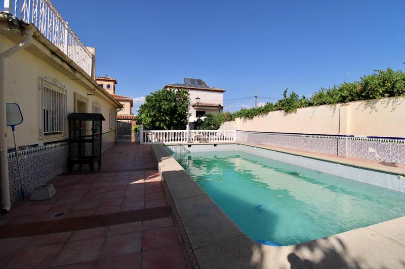 Foto 63068875-2ba5-4214-824e-6c7147134766. Chalet casa independiente en planta baja con piscina, porche con barbacoa y terrazamirador. en Alhendín