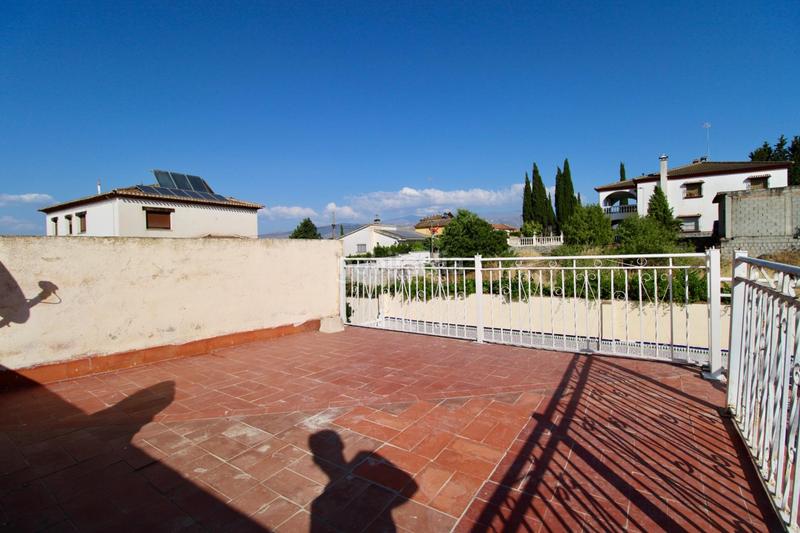 Foto f809f4ef-5405-408b-aa27-751a39d3d904. Chalet casa independiente en planta baja con piscina, porche con barbacoa y terrazamirador. en Alhendín